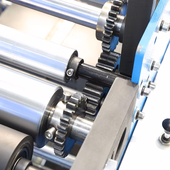 Precio completamente automático con mango ultrasónico en línea Sellado de tela no tejida Bolsa de caja Bolsa de compras Bolsa de camiseta Bolsa de chaleco cortada en D Máquina para fabricar bolsas de zapatos